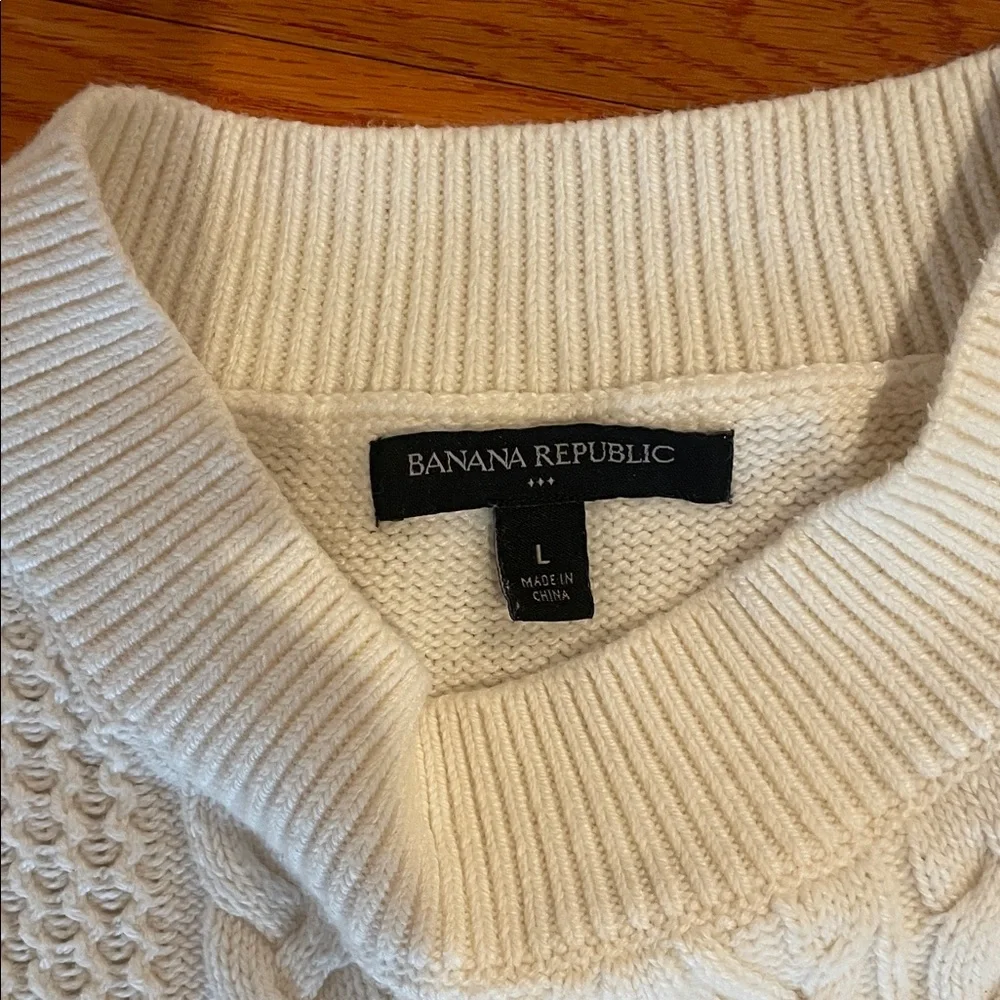 Banana Republic White Cable Knit Sweater‎